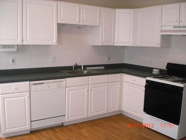 3 bed, 900 sqft, $2,450 — Photo 2
