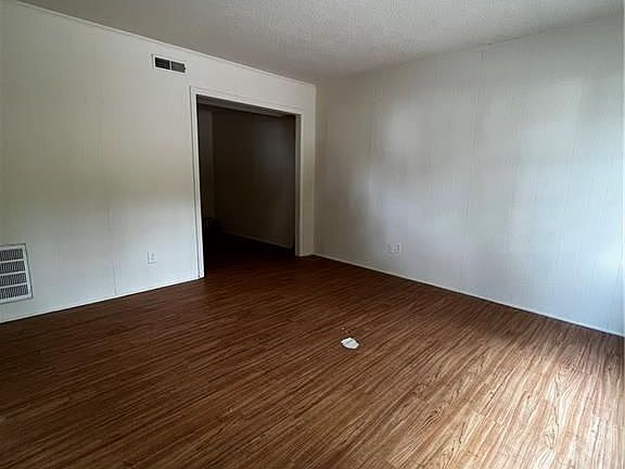 3rd image of 318 N Poplar St #2