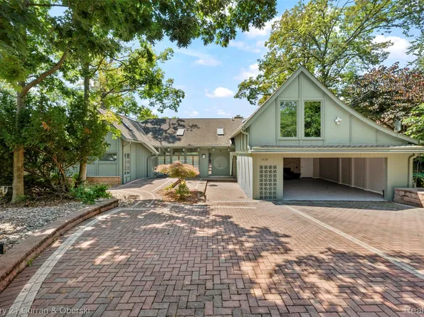 1439 Shankin Dr, Walled Lake, MI 48390