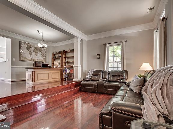 4th image of 102 Grace Ln