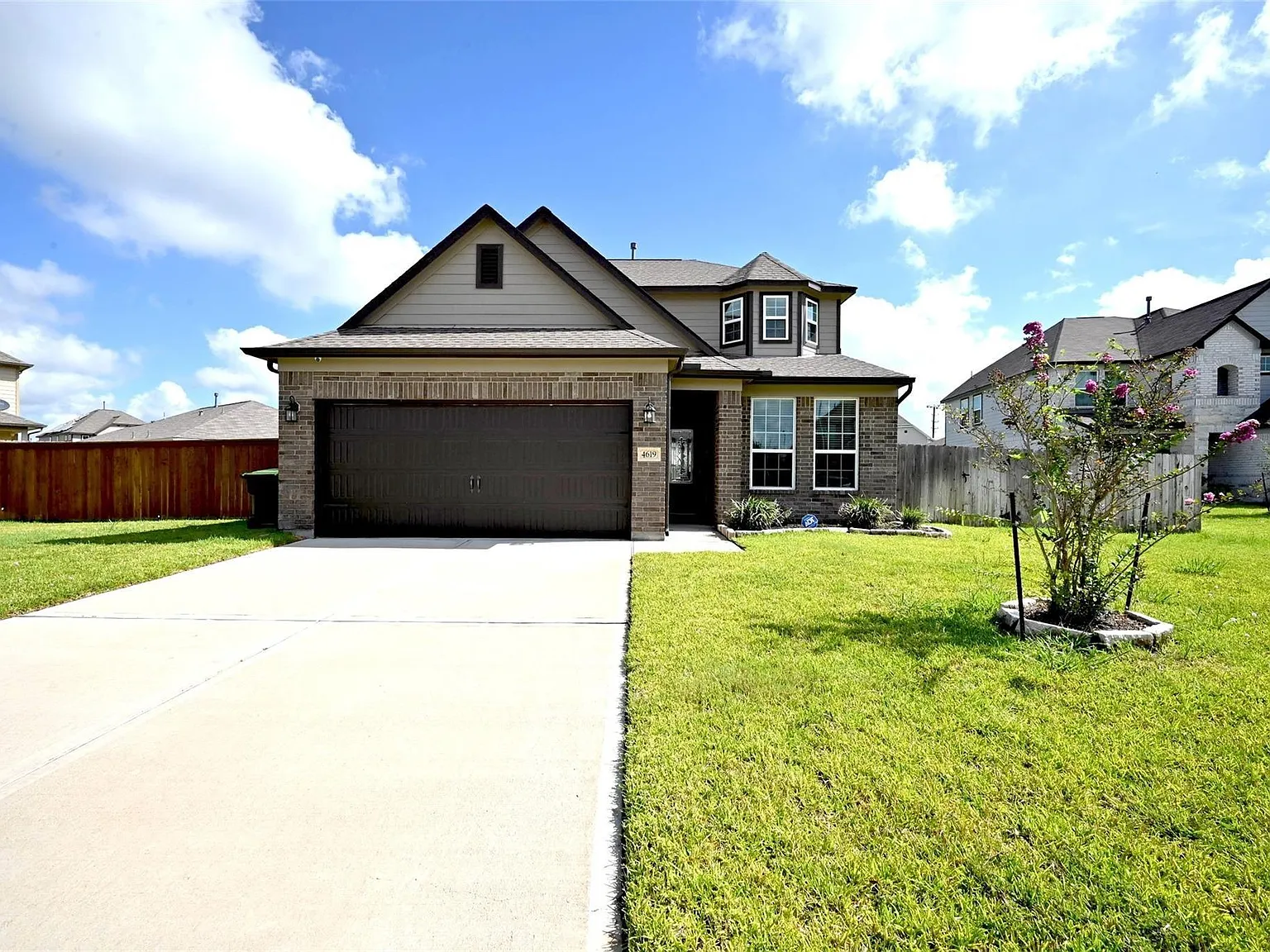 4 bed, 3.0 bath, 2406 sqft, $2,500 — Photo 2