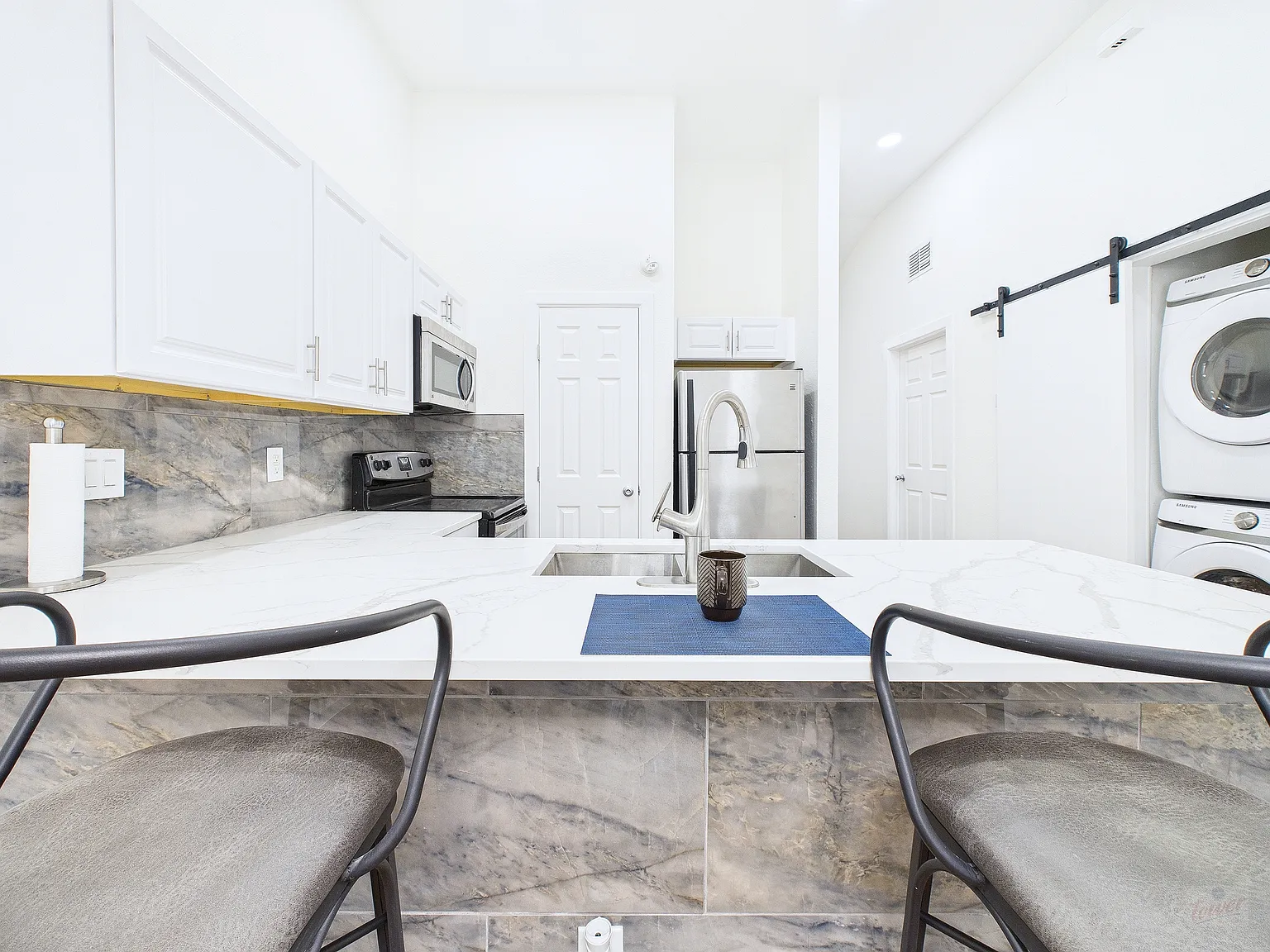 2216 San Gabriel St Apt 305 — Photo 3