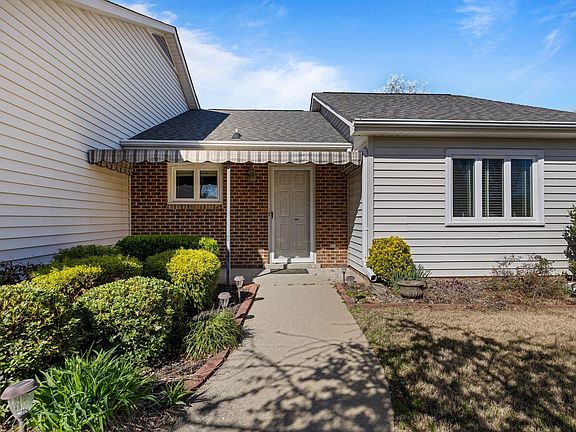 2nd image of 213 Creek Forest Dr
