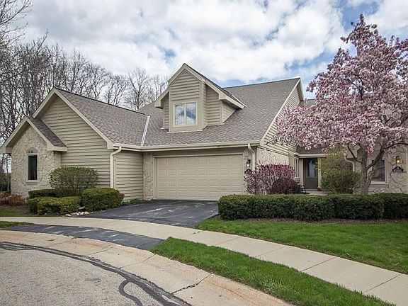 3rd image of N22W24010 Cloister Cir