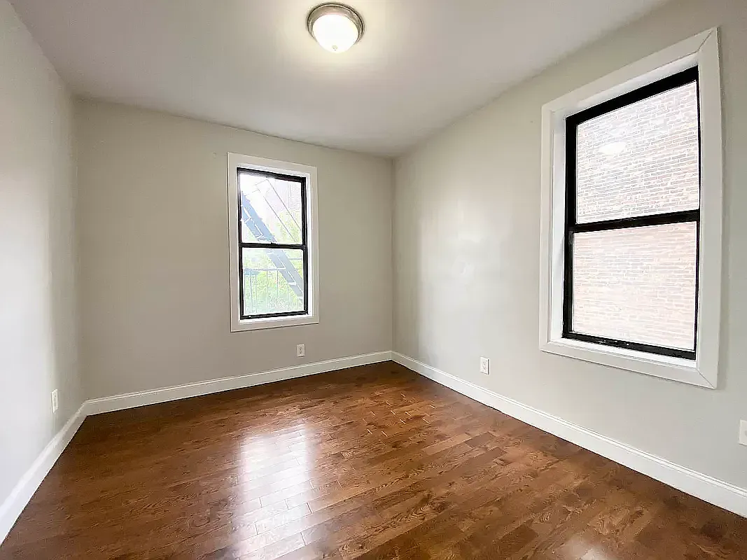 530 Isham Street — Photo 3