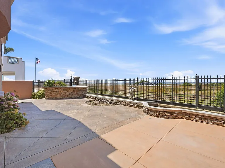 5571 Ocean Terrace Dr — Photo 16