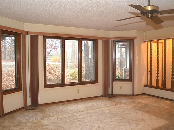4th image of 10 Boyce Ln