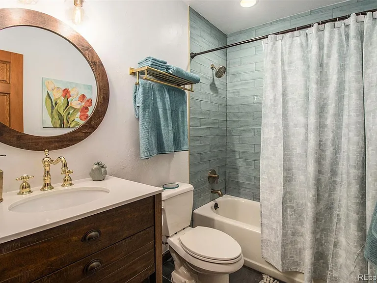 28433 Kinnikinnick Rd #UPPER — Photo 12