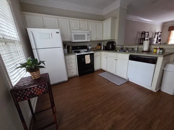 101 Woodlake Dr #406, Athens, GA 30606