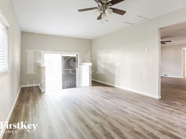 6004 Farley Ave — Photo 7