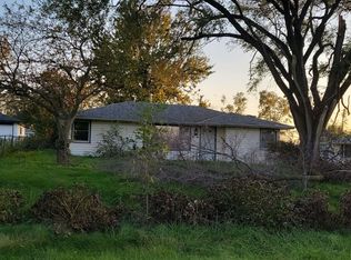 817 W Windsor Ave, Crete, IL 60417