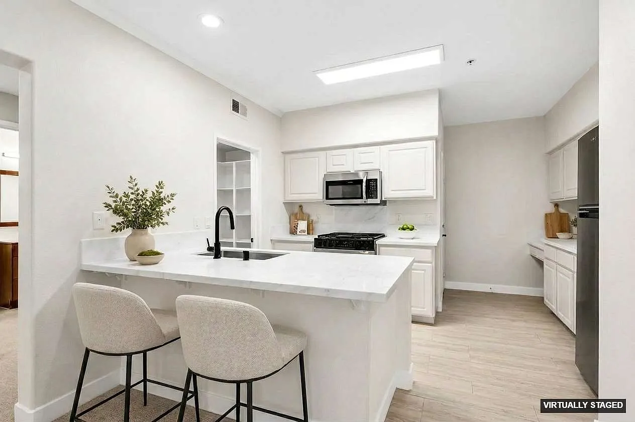 1 bed, 831 sqft, $2,999 — Photo 3