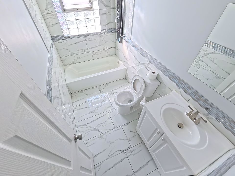 2nd image of 14830 Champlain Ave #1