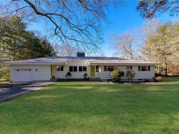 160 Oakwoods Dr, South Kingstown, RI 02879
