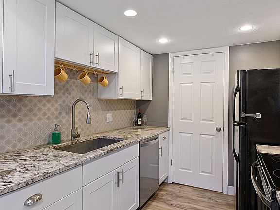 2nd image of 1494 Foxboro Dr #2