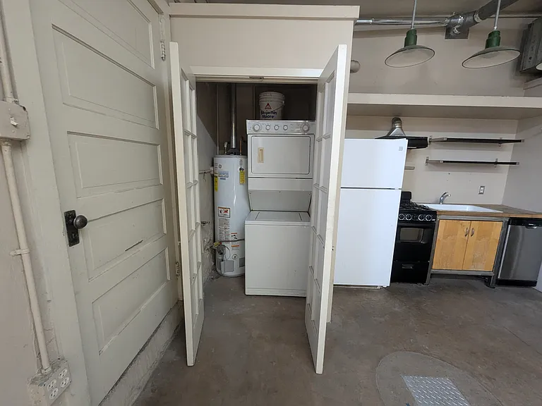 628 W 3rd Ave — Photo 10