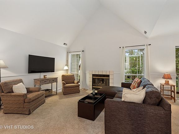 2nd image of 118 Hampton Blvd #118