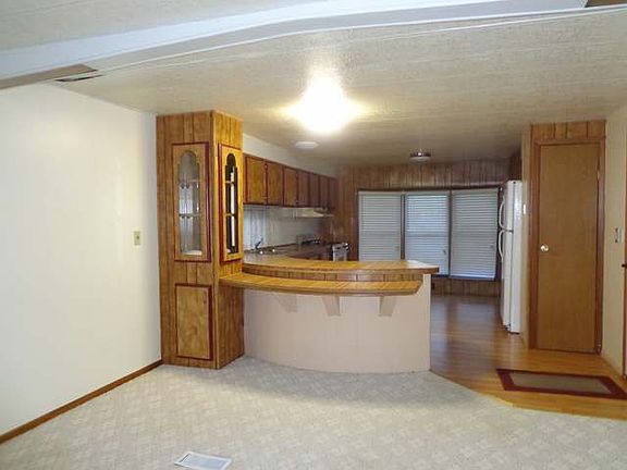 4th image of 810 Woodland Dr S