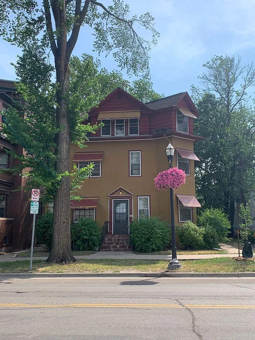 707 Broadway N — Photo 1