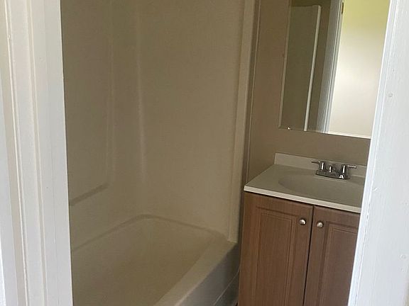 4th image of 843 N Us Highway 41 APT 11
