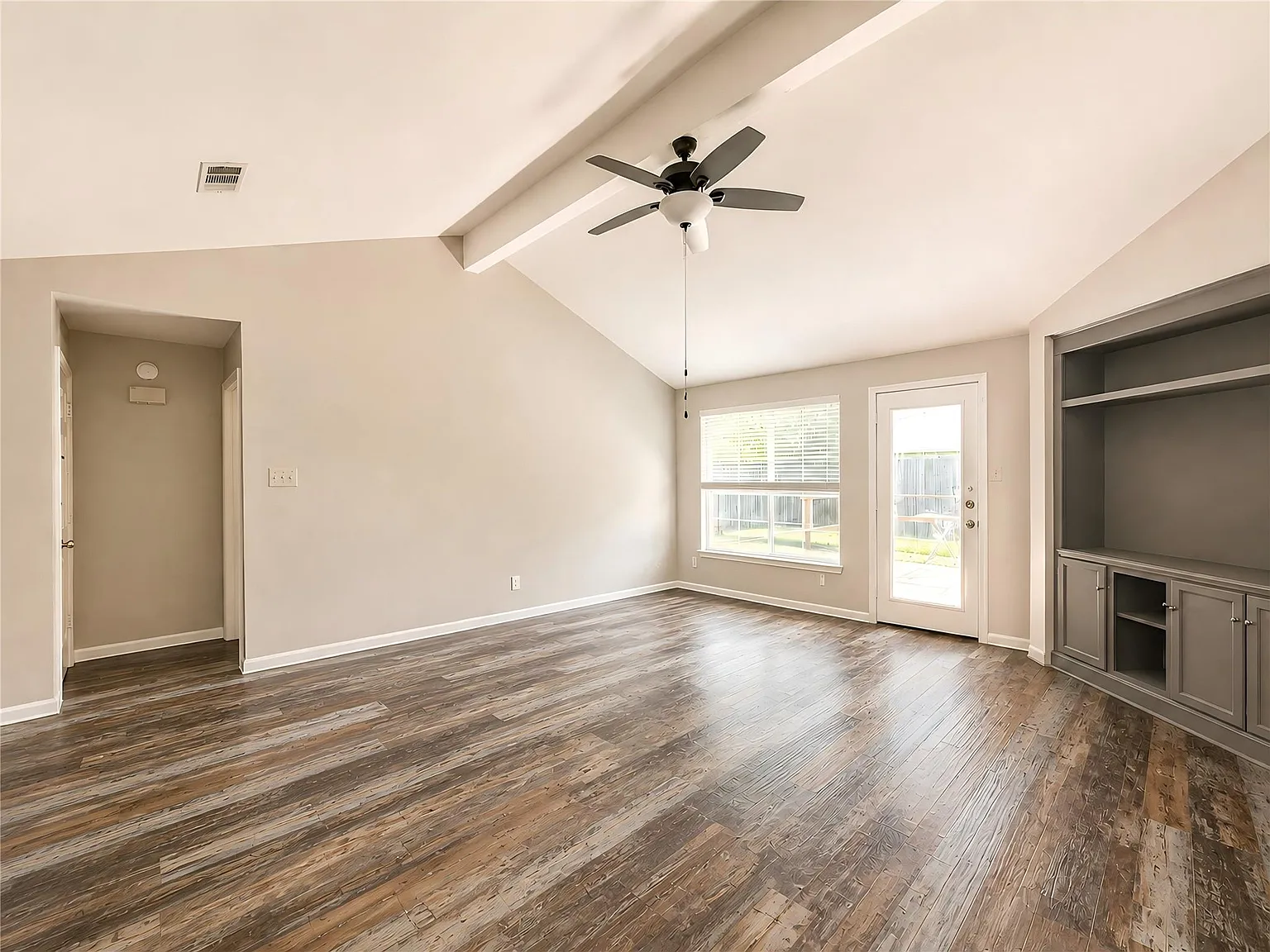3 bed, 2.0 bath, 1421 sqft, $1,950 — Photo 4