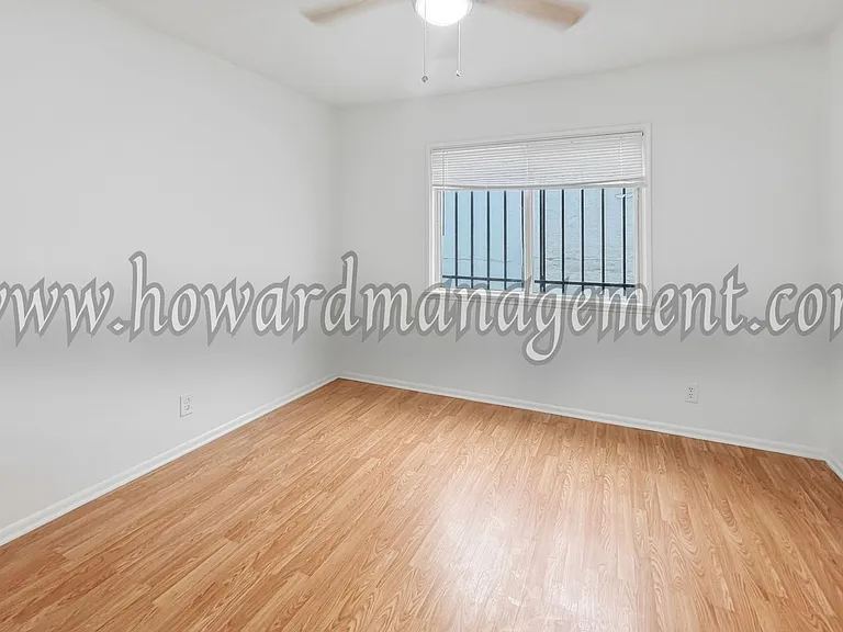 3717 Los Feliz — Photo 6