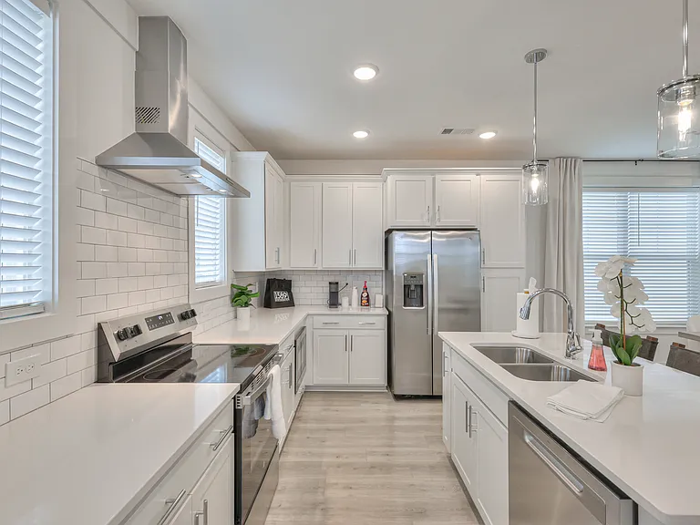 1589 Residences — Photo 41