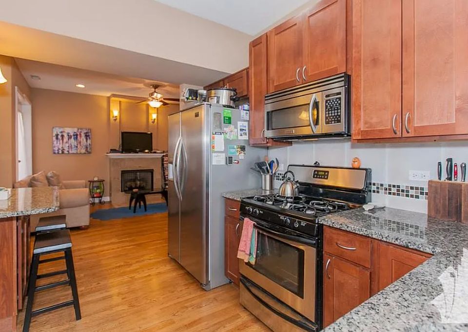 1st image of 1009 N Oakley Blvd APT 2E