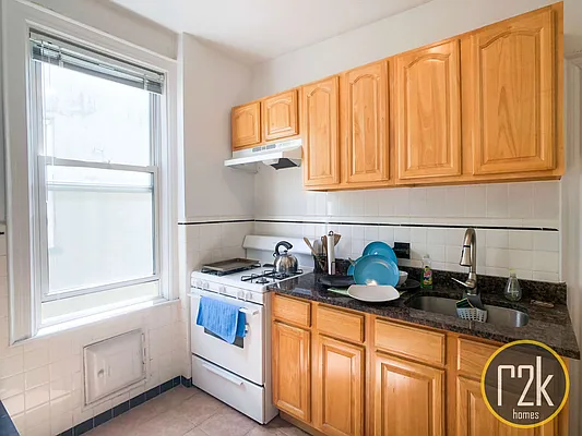 Rented by Realty 2000 Corp | media 27