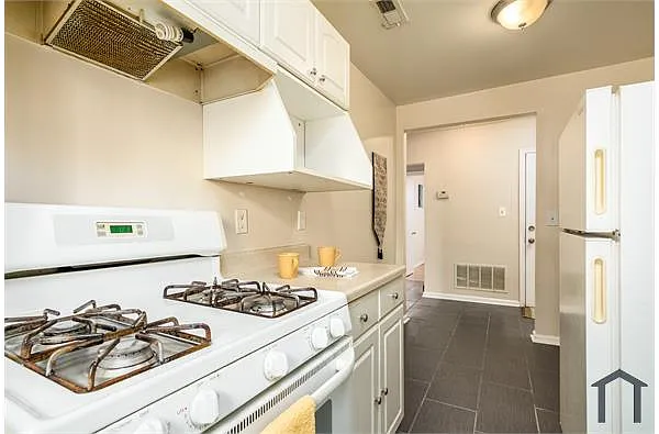 2942 Yorkway #A photo 1