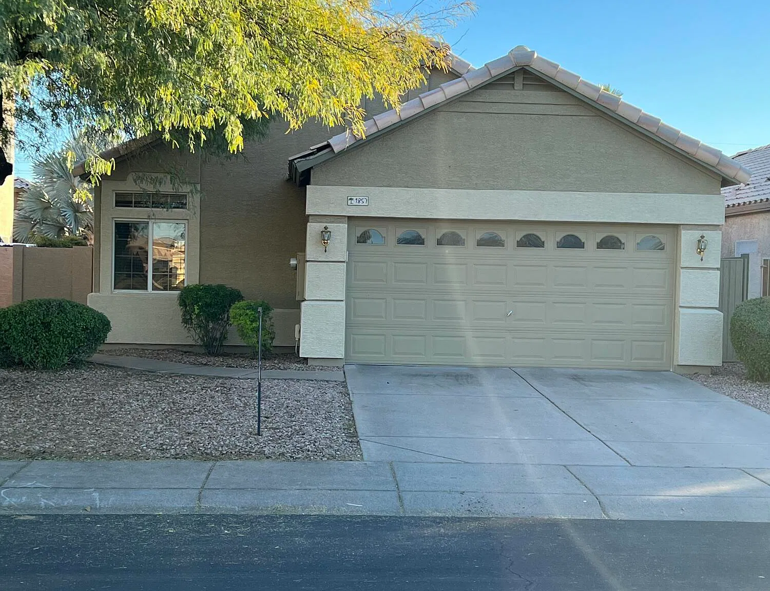 3 bed, 2.0 bath, 1471 sqft, $2,400 — Photo 1