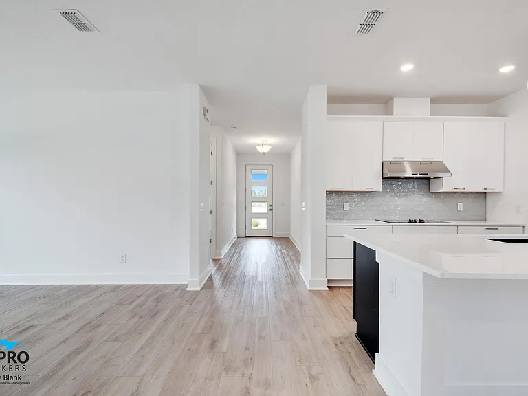 2956 Scout St — Photo 5