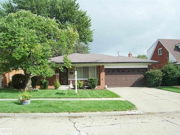 2nd image of 30548 Newport Dr