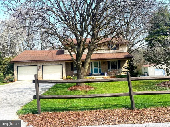 37 Woodland Dr, York, PA 17407