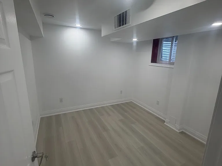 76 Pembry Dr #BASEMENT — Photo 6