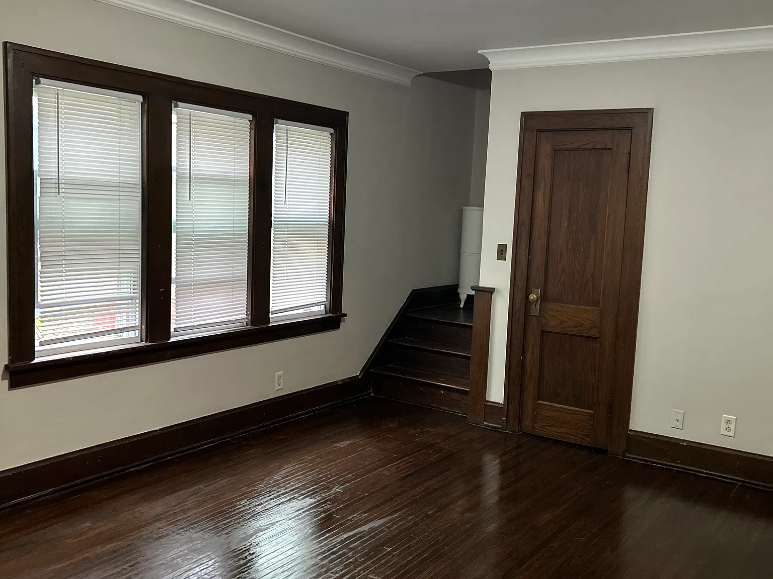 3 bed, 1001 sqft, $1,900 — Photo 3