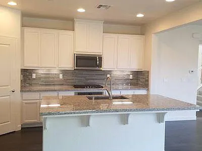 4 bed, 2550 sqft, $3,800 — Photo 4