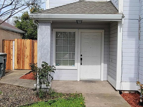 2nd image of 5027 N Laguna Dr