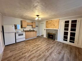 402 W Main St