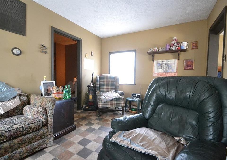 2nd image of 21319 Clare Ave