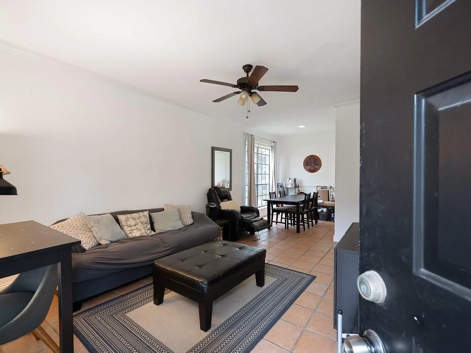 2 bed, 2.0 bath, 975 sqft, $1,350 — Photo 2