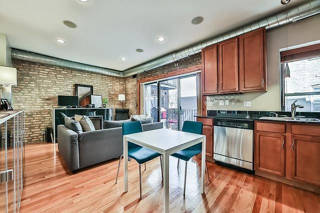 1st image of 622 W Aldine Ave #P-4