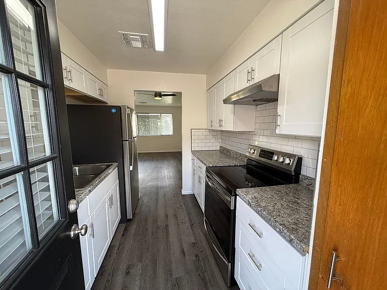 Alexsi Apartments — Photo 7