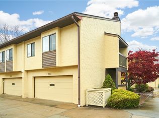 1066 Hampton Ridge Dr, Akron, OH 44313