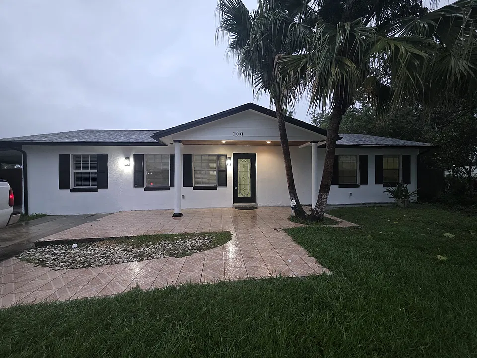 100 Hollyhock Cir
