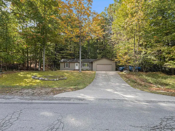 260 Lauri Wil Ln, Traverse City, MI 49696
