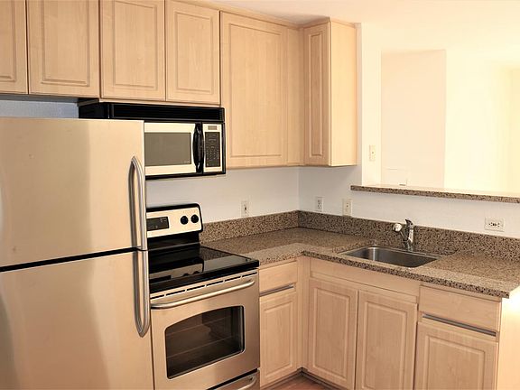 3rd image of 1970 Columbia St Unit 200