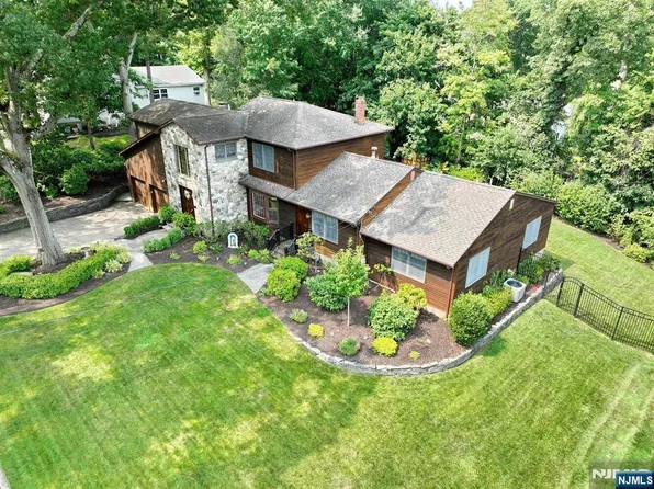 140 Midland Ave, Park Ridge, NJ 07656