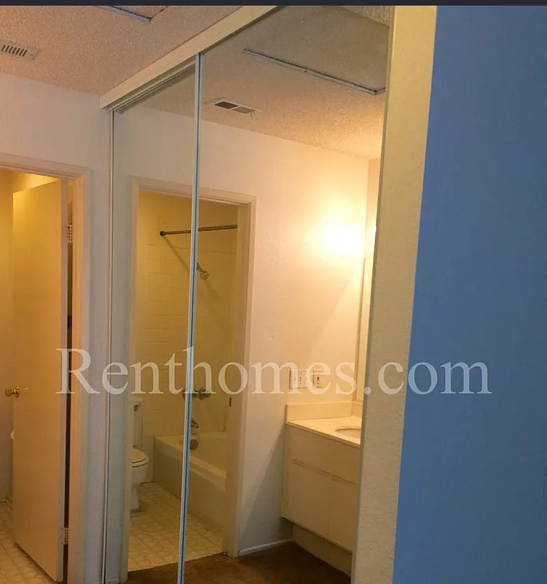 2 bed, 920 sqft, $1,300 — Photo 4