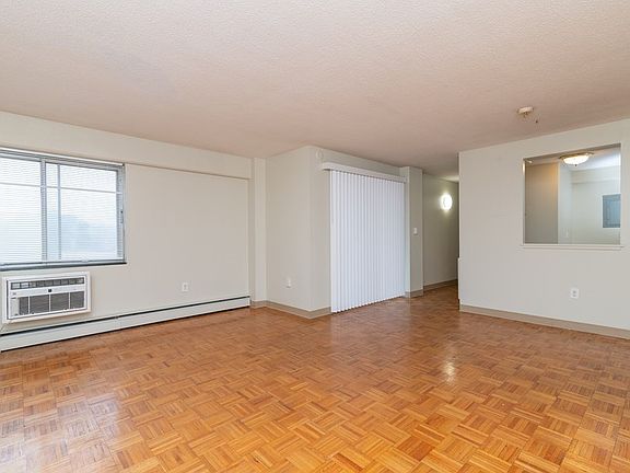 3rd image of 1025 Hancock St Unit 5C